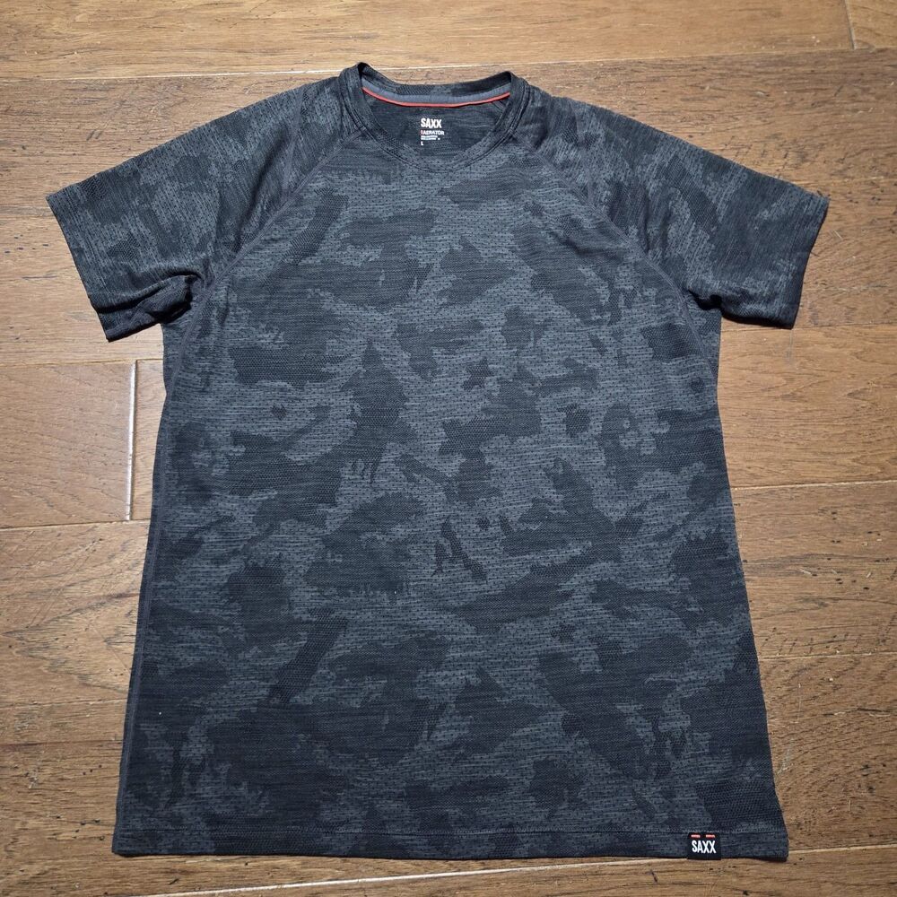 Saxx All Day Aerator Black Camo Short Sleeve T Shirt Size. Large